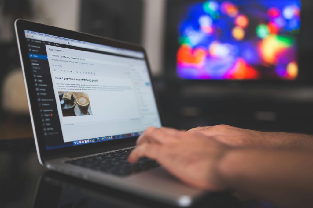 PERUBAHAN CORAK PERNIAGAAN ONLINE SEJAK TAHUN 2007 1 blogging